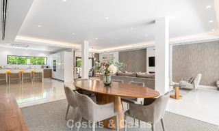 Villa familiar modernista en venta en una codiciada comunidad en La Quinta, Marbella - Benahavís 781454 