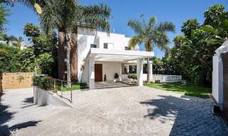 Villa familiar modernista en venta en una codiciada comunidad en La Quinta, Marbella - Benahavís 781460 