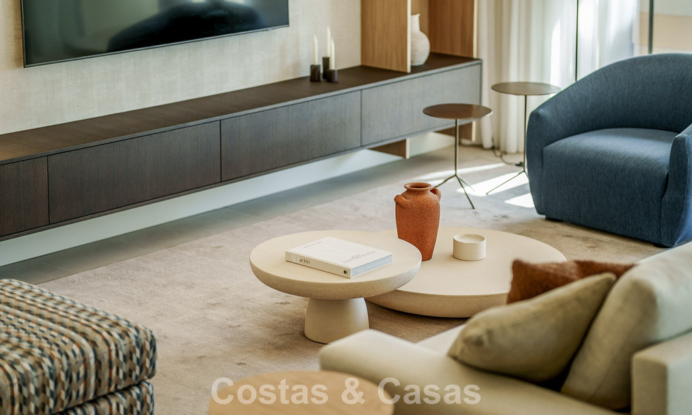 Apartamento tríplex superior con jardín y piscina privados en venta en el centro de la Milla de Oro de Marbella 781465
