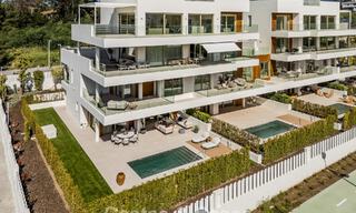 Apartamento tríplex superior con jardín y piscina privados en venta en el centro de la Milla de Oro de Marbella 781466 