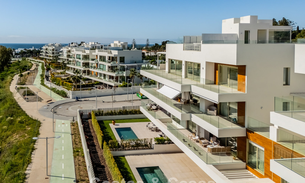 Apartamento tríplex superior con jardín y piscina privados en venta en el centro de la Milla de Oro de Marbella 781467