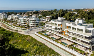 Apartamento tríplex superior con jardín y piscina privados en venta en el centro de la Milla de Oro de Marbella 781468 