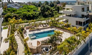 Apartamento tríplex superior con jardín y piscina privados en venta en el centro de la Milla de Oro de Marbella 781473 
