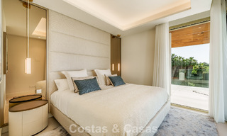 Apartamento tríplex superior con jardín y piscina privados en venta en el centro de la Milla de Oro de Marbella 781479 