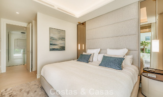 Apartamento tríplex superior con jardín y piscina privados en venta en el centro de la Milla de Oro de Marbella 781480 