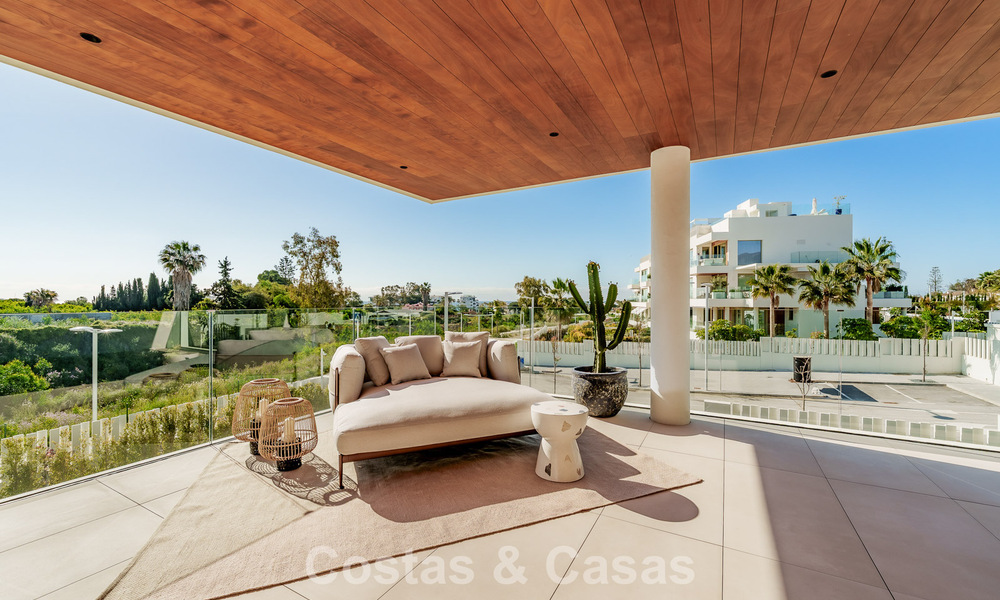 Apartamento tríplex superior con jardín y piscina privados en venta en el centro de la Milla de Oro de Marbella 781483
