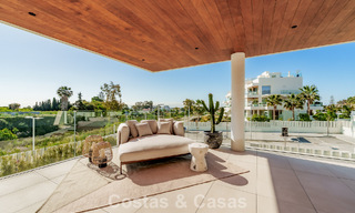 Apartamento tríplex superior con jardín y piscina privados en venta en el centro de la Milla de Oro de Marbella 781483 