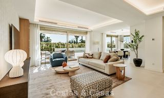 Apartamento tríplex superior con jardín y piscina privados en venta en el centro de la Milla de Oro de Marbella 781491 