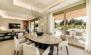 Apartamento tríplex superior con jardín y piscina privados en venta en el centro de la Milla de Oro de Marbella 781494 