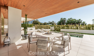 Apartamento tríplex superior con jardín y piscina privados en venta en el centro de la Milla de Oro de Marbella 781495 
