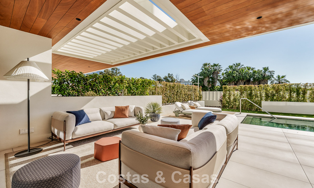 Apartamento tríplex superior con jardín y piscina privados en venta en el centro de la Milla de Oro de Marbella 781497