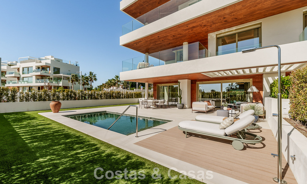 Apartamento tríplex superior con jardín y piscina privados en venta en el centro de la Milla de Oro de Marbella 781498