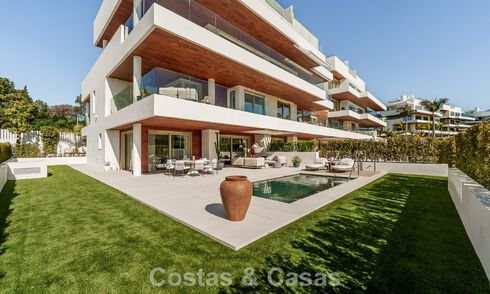 Apartamento tríplex superior con jardín y piscina privados en venta en el centro de la Milla de Oro de Marbella 781499