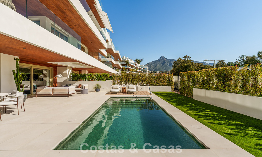 Apartamento tríplex superior con jardín y piscina privados en venta en el centro de la Milla de Oro de Marbella 781501