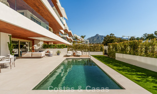 Apartamento tríplex superior con jardín y piscina privados en venta en el centro de la Milla de Oro de Marbella 781501 
