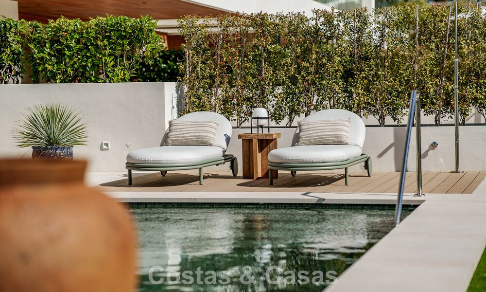 Apartamento tríplex superior con jardín y piscina privados en venta en el centro de la Milla de Oro de Marbella 781508