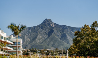 Apartamento tríplex superior con jardín y piscina privados en venta en el centro de la Milla de Oro de Marbella 781509 