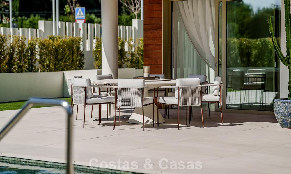 Apartamento tríplex superior con jardín y piscina privados en venta en el centro de la Milla de Oro de Marbella 781511