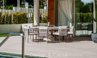 Apartamento tríplex superior con jardín y piscina privados en venta en el centro de la Milla de Oro de Marbella 781511 