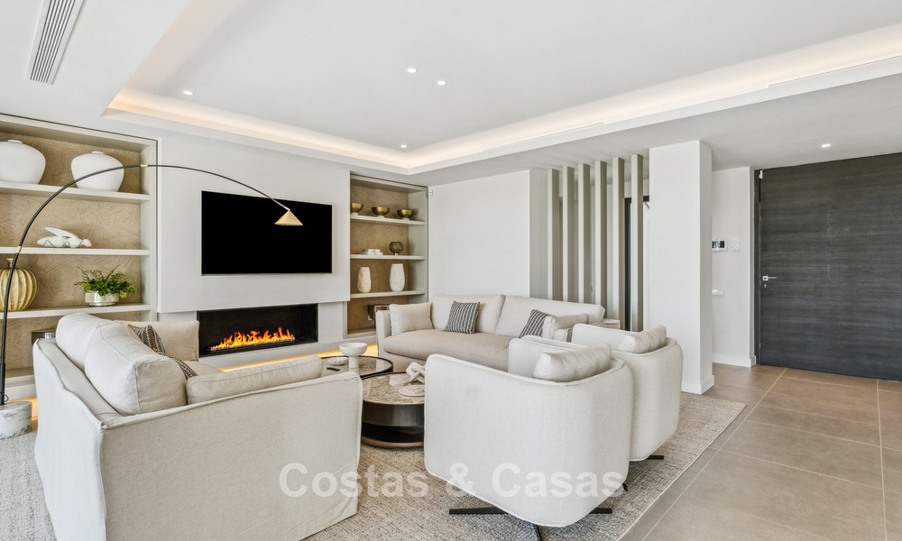 Villa de lujo mediterránea con un encanto atemporal en venta en la prestigiosa zona de Nueva Andalucía, Marbella 781533