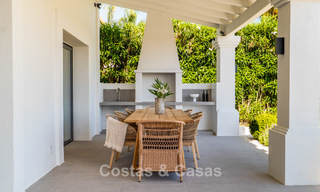 Villa de lujo mediterránea con un encanto atemporal en venta en la prestigiosa zona de Nueva Andalucía, Marbella 781535 