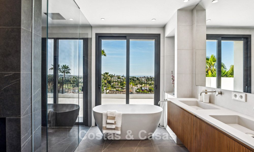 Villa de lujo mediterránea con un encanto atemporal en venta en la prestigiosa zona de Nueva Andalucía, Marbella 781538