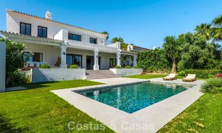 Villa de lujo mediterránea con un encanto atemporal en venta en la prestigiosa zona de Nueva Andalucía, Marbella 781543 