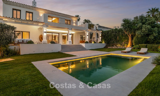 Villa de lujo mediterránea con un encanto atemporal en venta en la prestigiosa zona de Nueva Andalucía, Marbella 781544 