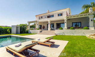Villa de lujo mediterránea con un encanto atemporal en venta en la prestigiosa zona de Nueva Andalucía, Marbella 781546 