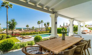 Villa de lujo mediterránea con un encanto atemporal en venta en la prestigiosa zona de Nueva Andalucía, Marbella 781549 