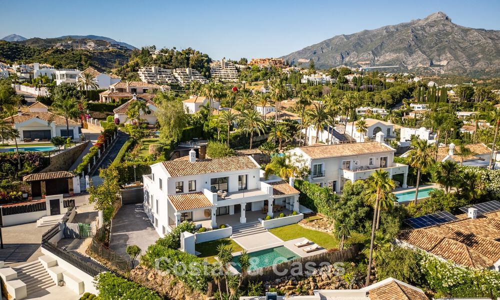 Villa de lujo mediterránea con un encanto atemporal en venta en la prestigiosa zona de Nueva Andalucía, Marbella 781552