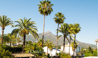 Villa de lujo mediterránea con un encanto atemporal en venta en la prestigiosa zona de Nueva Andalucía, Marbella 781553 