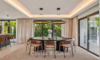 Villa de lujo mediterránea con un encanto atemporal en venta en la prestigiosa zona de Nueva Andalucía, Marbella 781556 