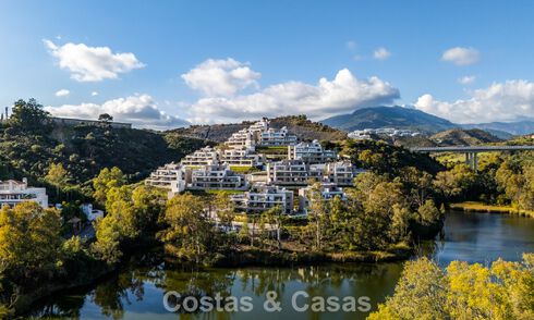 Ático moderno listo para entrar a vivir con vistas panorámicas en venta en Nueva Andalucía, Marbella 781558