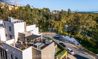 Ático moderno listo para entrar a vivir con vistas panorámicas en venta en Nueva Andalucía, Marbella 781560 