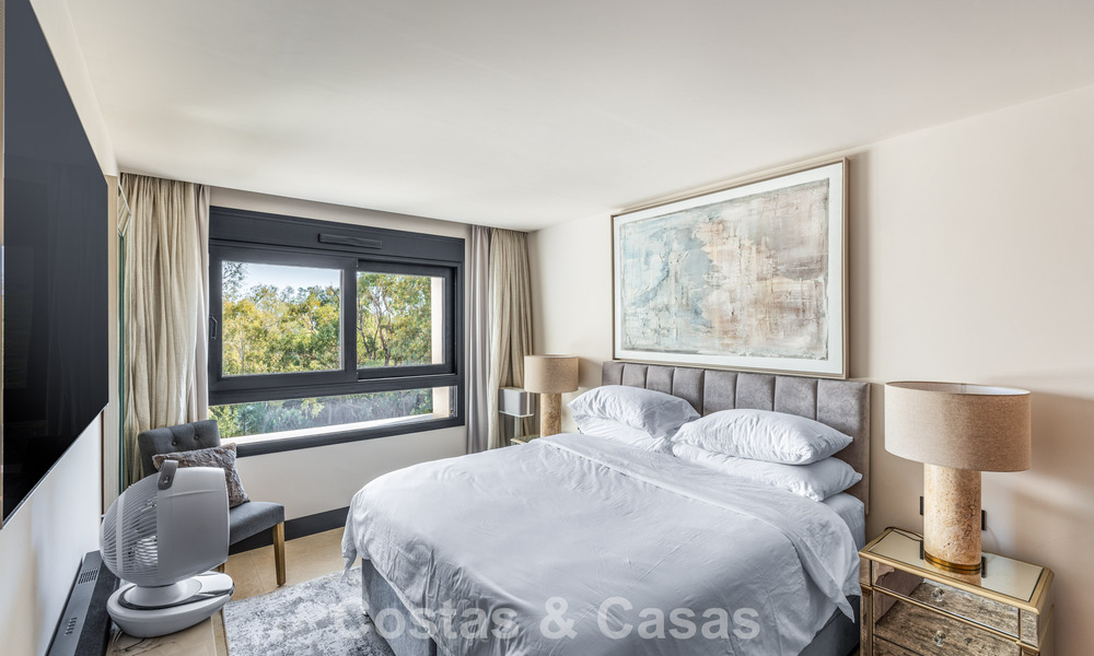 Ático moderno listo para entrar a vivir con vistas panorámicas en venta en Nueva Andalucía, Marbella 781568
