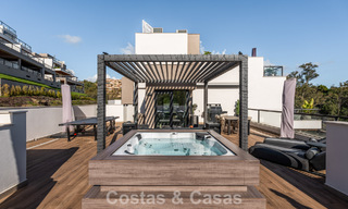 Ático moderno listo para entrar a vivir con vistas panorámicas en venta en Nueva Andalucía, Marbella 781574 