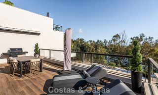 Ático moderno listo para entrar a vivir con vistas panorámicas en venta en Nueva Andalucía, Marbella 781575 