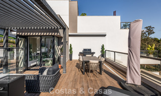 Ático moderno listo para entrar a vivir con vistas panorámicas en venta en Nueva Andalucía, Marbella 781576 
