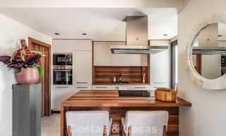 Ático moderno listo para entrar a vivir con vistas panorámicas en venta en Nueva Andalucía, Marbella 781580 