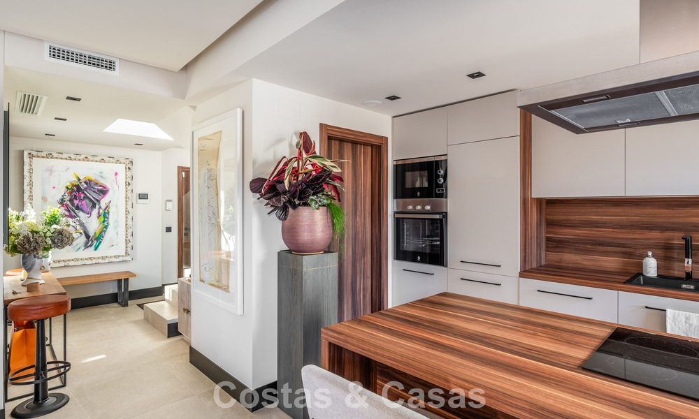 Ático moderno listo para entrar a vivir con vistas panorámicas en venta en Nueva Andalucía, Marbella 781581
