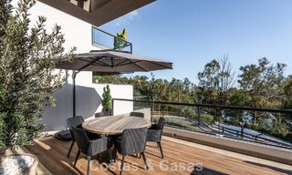 Ático moderno listo para entrar a vivir con vistas panorámicas en venta en Nueva Andalucía, Marbella 781586 