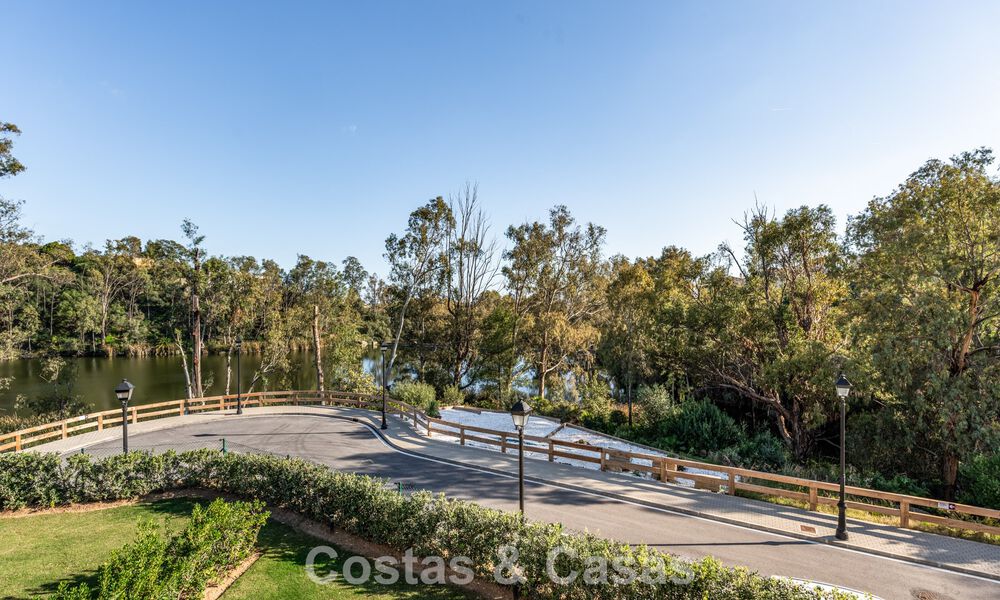 Ático moderno listo para entrar a vivir con vistas panorámicas en venta en Nueva Andalucía, Marbella 781587