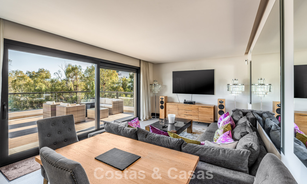 Ático moderno listo para entrar a vivir con vistas panorámicas en venta en Nueva Andalucía, Marbella 781588