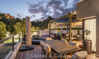 Ático moderno listo para entrar a vivir con vistas panorámicas en venta en Nueva Andalucía, Marbella 781591 