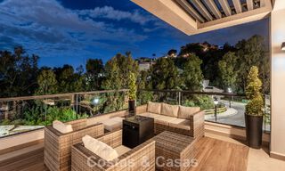 Ático moderno listo para entrar a vivir con vistas panorámicas en venta en Nueva Andalucía, Marbella 781594 