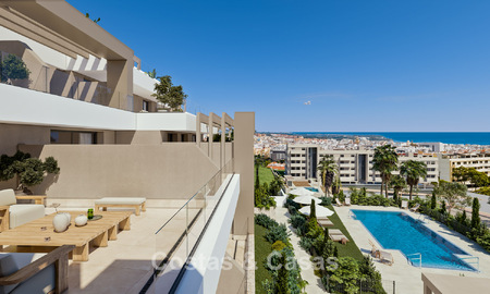 ¡Lanzamiento! Elegantes apartamentos de obra nueva en venta con vistas panorámicas al mar cerca del centro de Estepona 781399