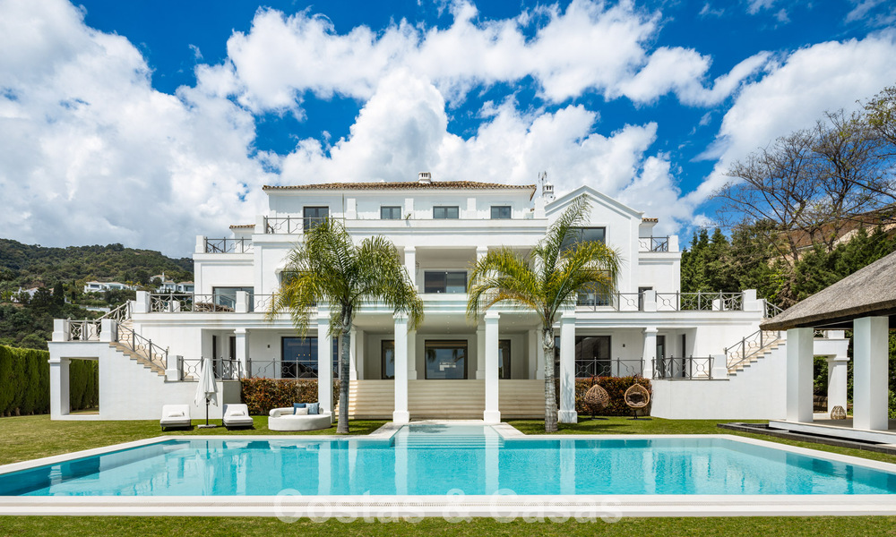 Exclusiva villa de lujo de estilo andaluz en venta en El Madroñal en Marbella - Benahavís 781622