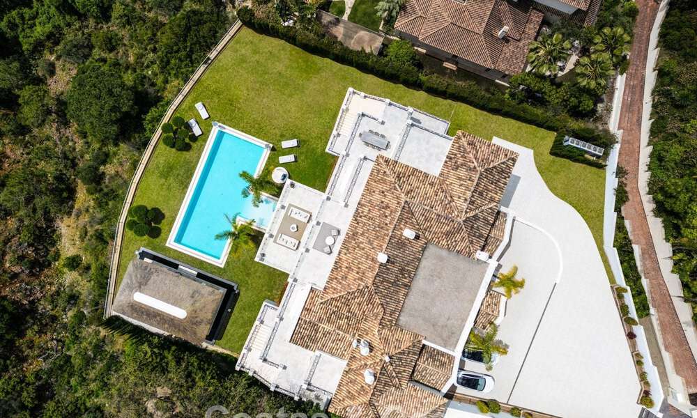 Exclusiva villa de lujo de estilo andaluz en venta en El Madroñal en Marbella - Benahavís 781624