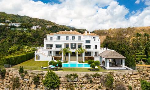 Exclusiva villa de lujo de estilo andaluz en venta en El Madroñal en Marbella - Benahavís 781626